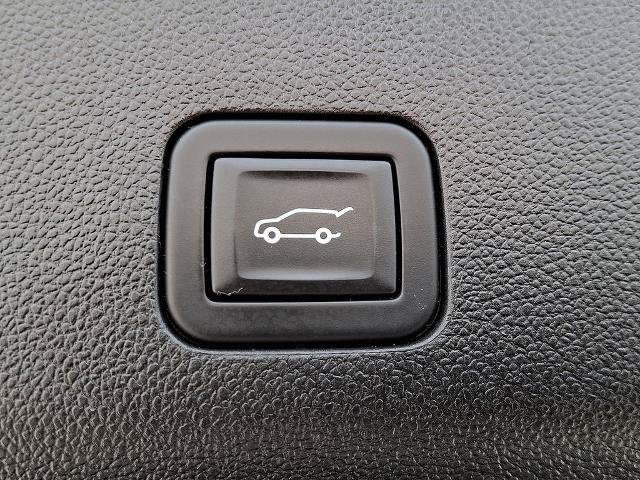 Used 2024 Chevrolet Tahoe Z71 w/ Luxury Package AWD/4WD image 34