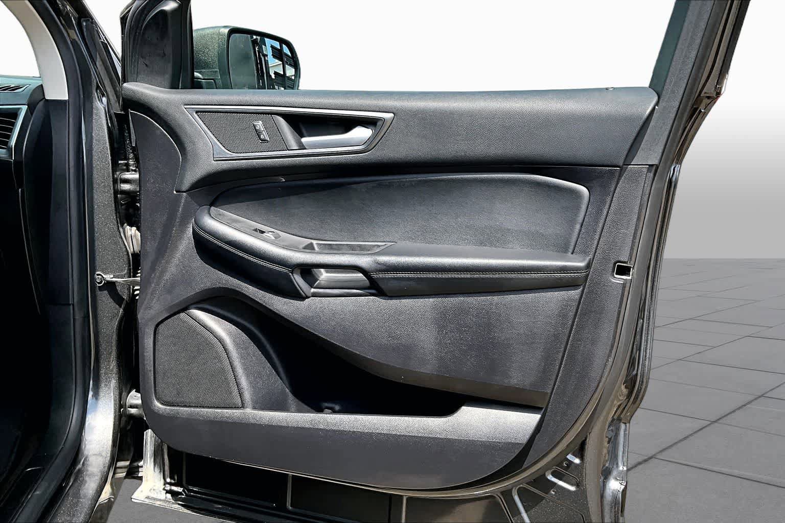 Certified 2020 Ford Edge SE FWD image 23