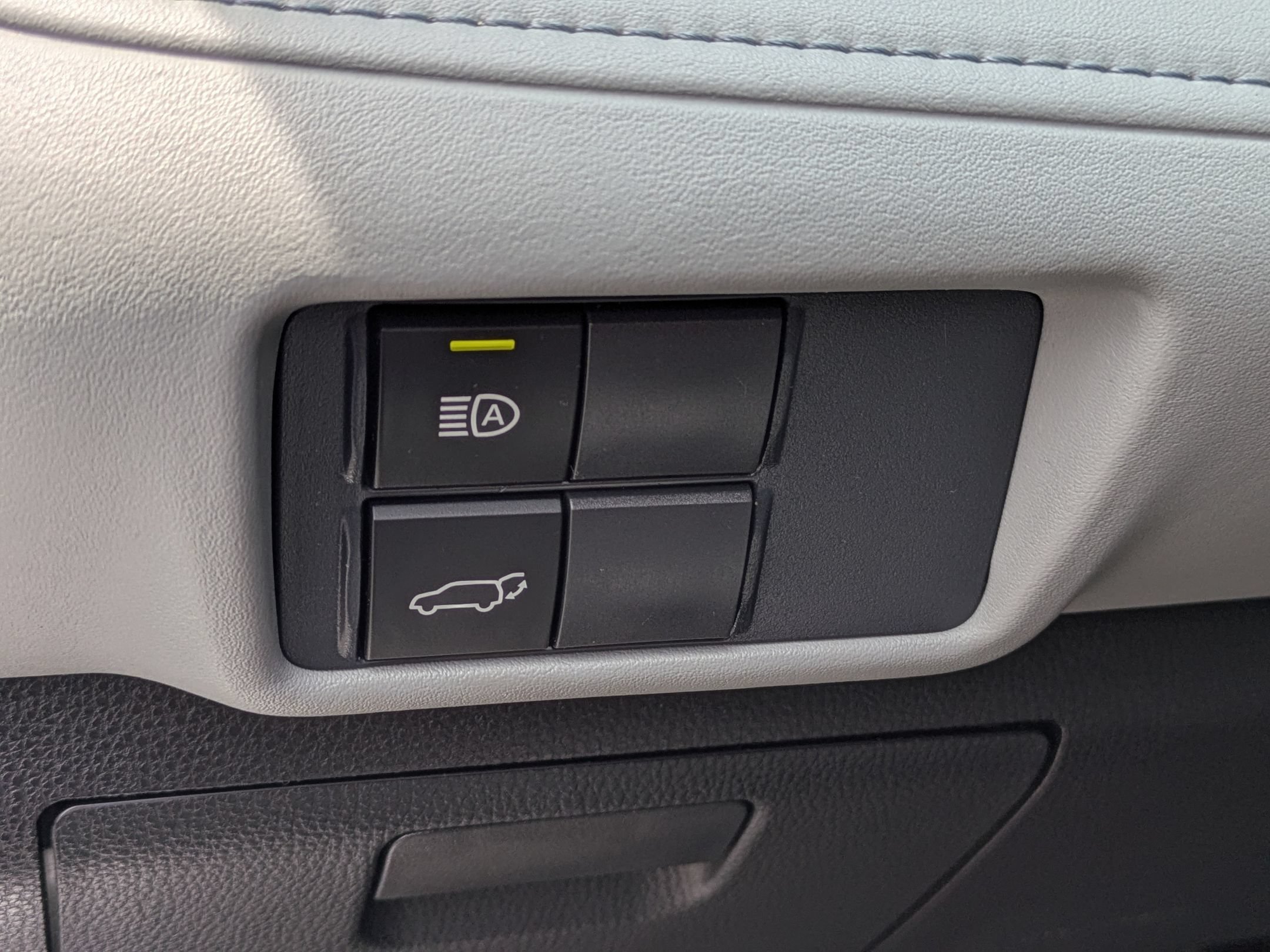 Used 2021 Toyota Highlander XLE FWD image 15