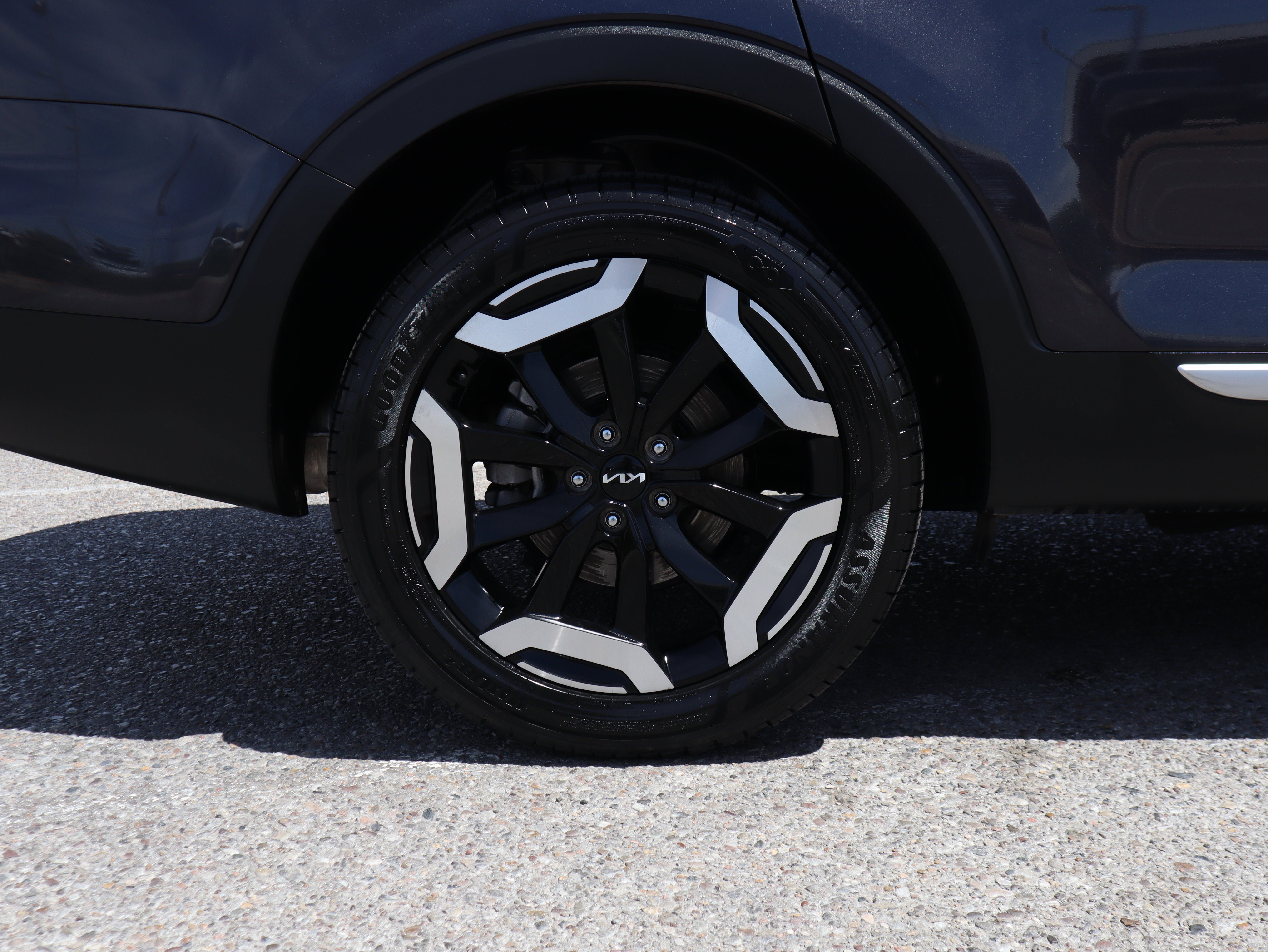Used 2025 Kia Telluride S AWD/4WD image 12