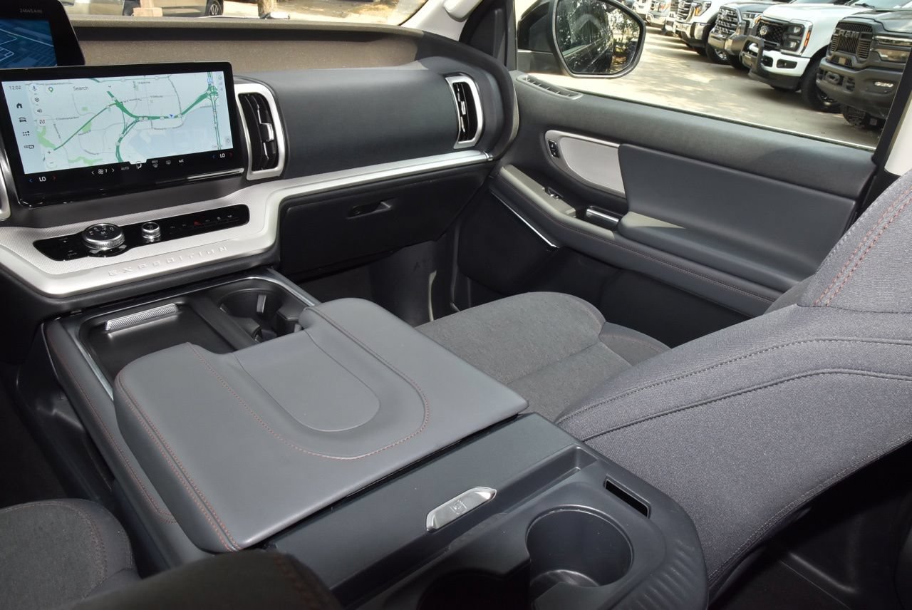 Certified 2025 Ford Expedition Active RWD image 18