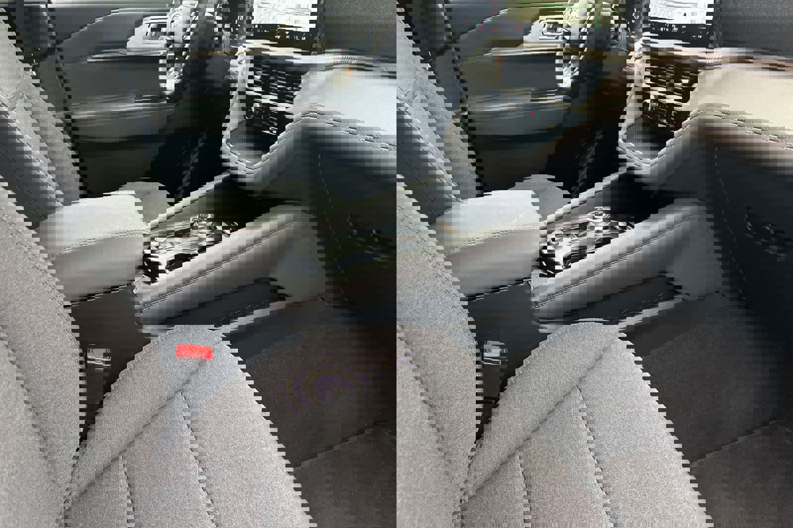 Certified 2025 Ford Explorer Active image 17