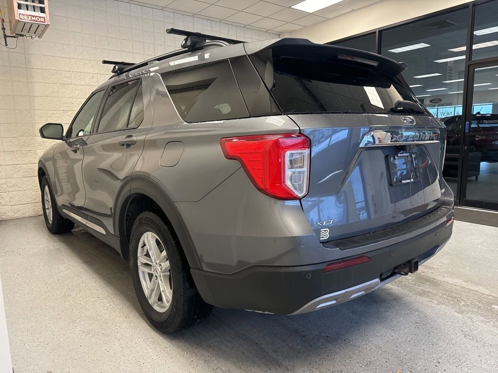 Certified 2022 Ford Explorer XLT w/ Equipment Group 202A image 9