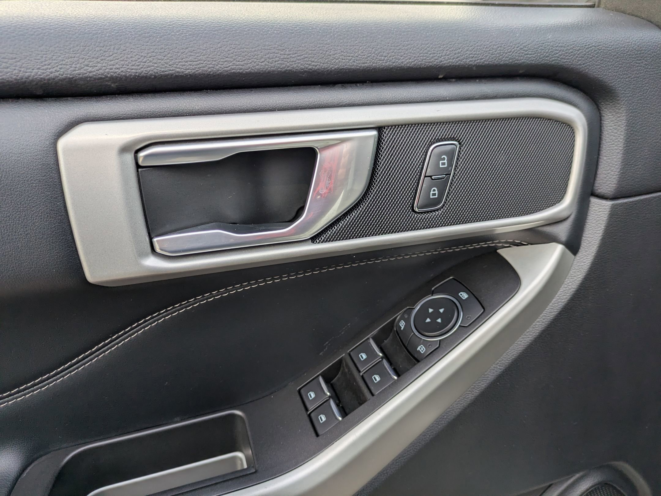 Certified 2022 Ford Explorer XLT w/ Equipment Group 202A image 16