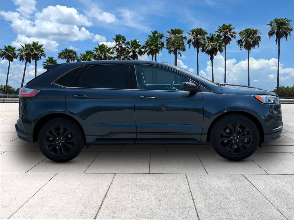 Certified 2022 Ford Edge SE w/ Black Appearance Package AWD/4WD image 9
