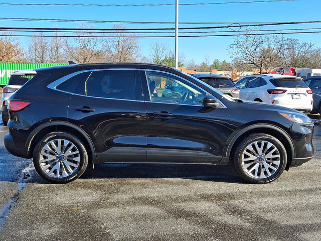 Certified 2022 Ford Escape Titanium w/ Class II Trailer Tow Package image 12