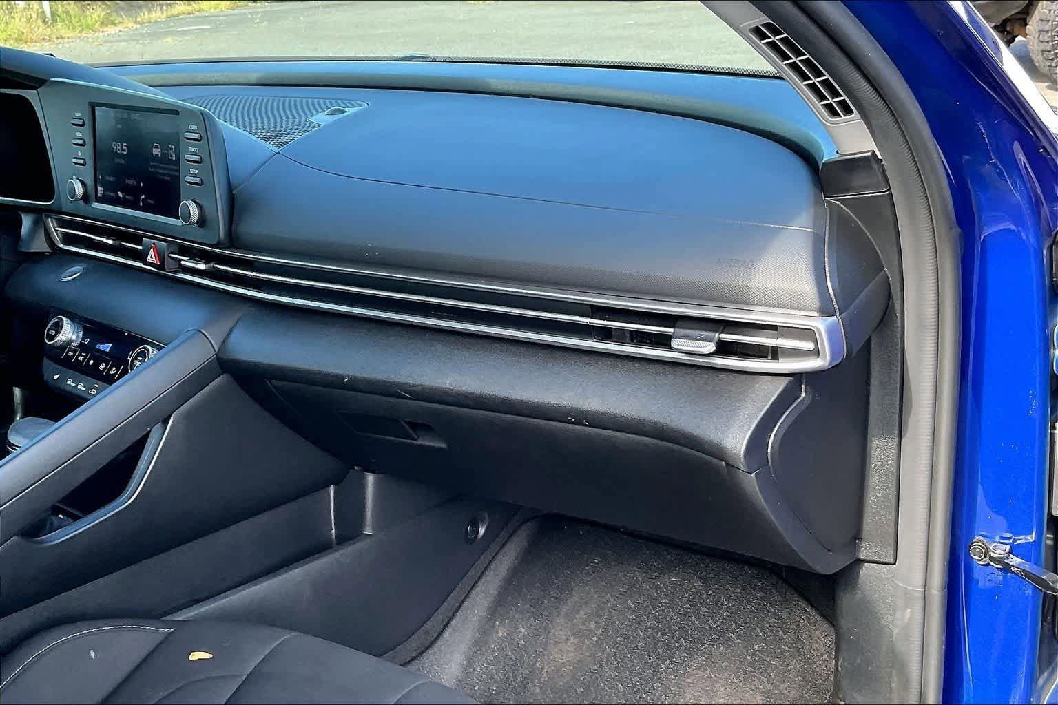 Used 2023 Hyundai Elantra Blue FWD image 23