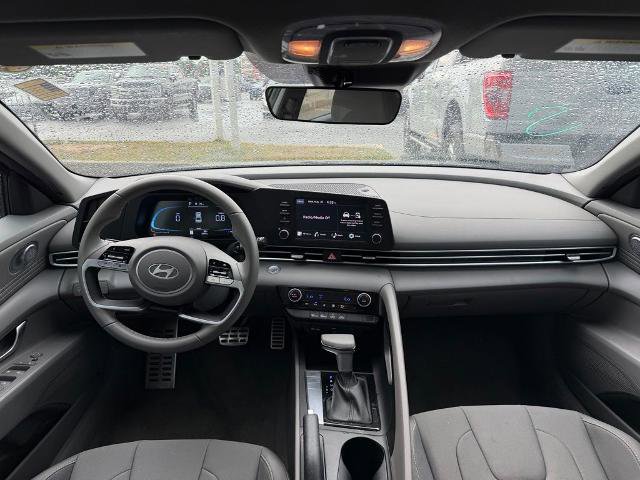 Used 2025 Hyundai Elantra Sport FWD image 14