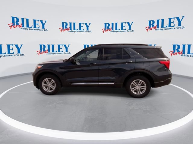 Certified 2023 Ford Explorer XLT w/ Equipment Group 202A AWD/4WD image 3