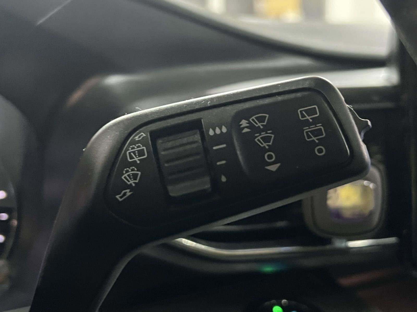 Certified 2021 Ford Explorer XLT w/ Equipment Group 202A image 27