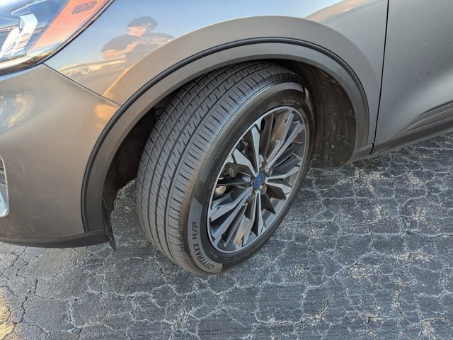 Certified 2022 Ford Escape SE w/ SE Sport Appearance Package image 11