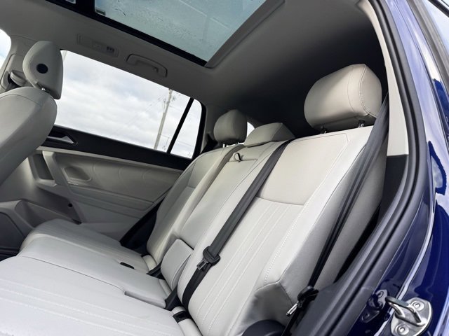 Used 2024 Volkswagen Tiguan SE w/ Panoramic Sunroof Package image 17