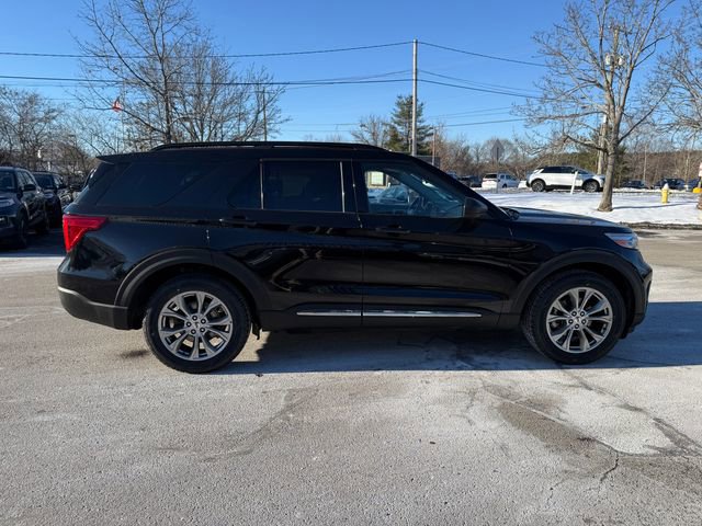 Certified 2022 Ford Explorer XLT w/ Equipment Group 202A image 4