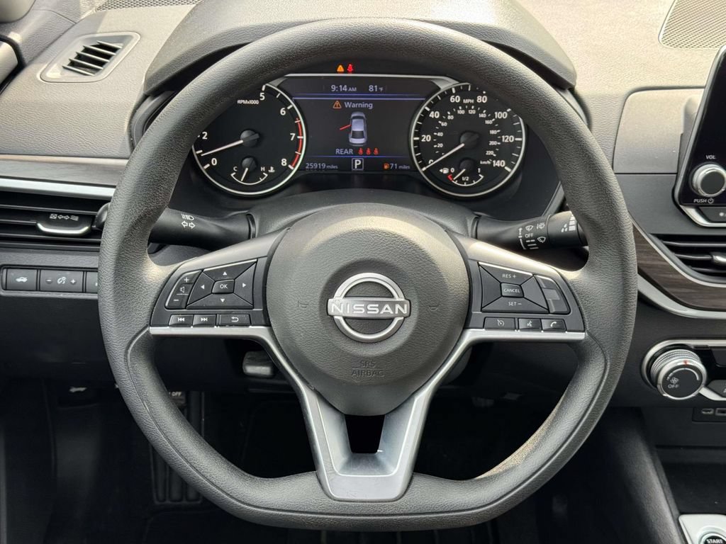 Used 2025 Nissan Altima 2.5 SV FWD image 11