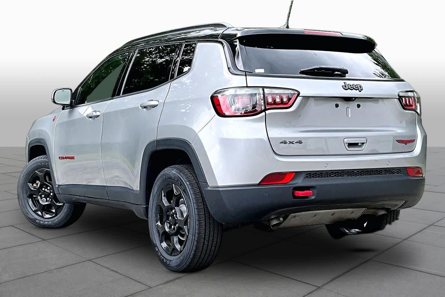 Used 2024 Jeep Compass Trailhawk AWD/4WD image 12