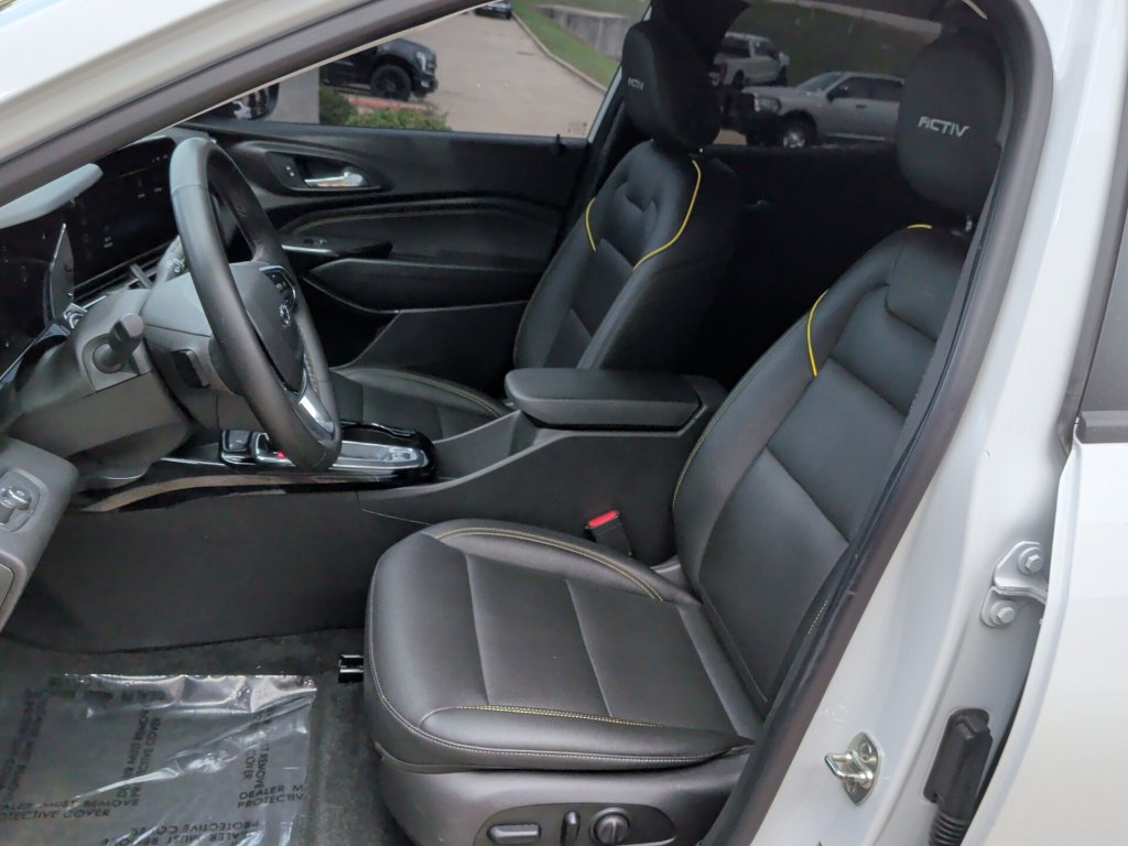 Used 2025 Chevrolet Trax ACTIV w/ Driver Confidence Package FWD image 9