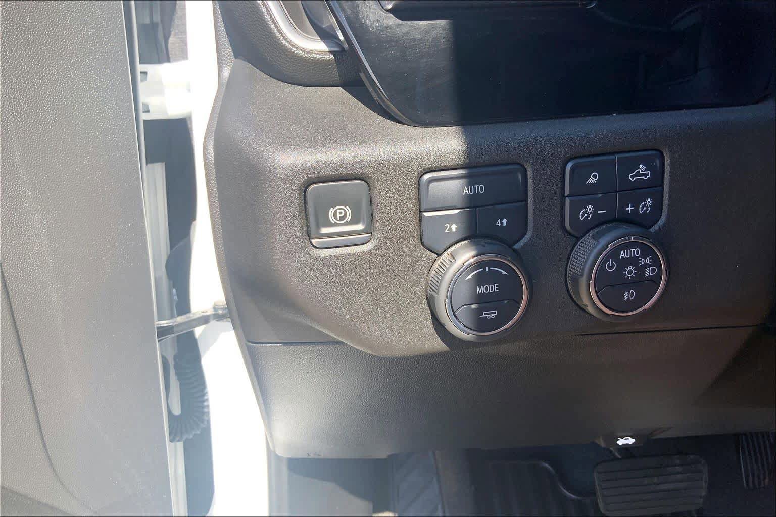 Used 2025 Chevrolet Silverado 1500 LTZ AWD/4WD image 36