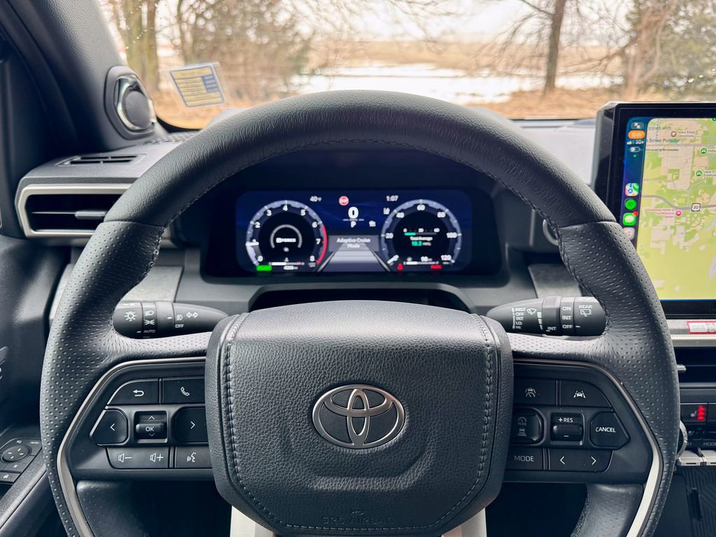 Used 2025 Toyota 4Runner Trailhunter image 30