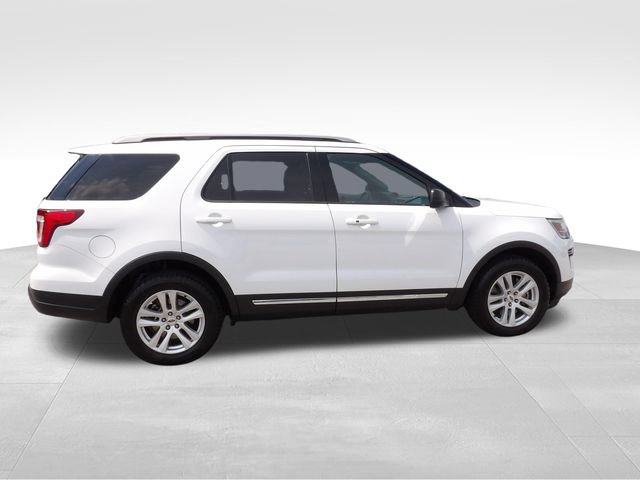Certified 2018 Ford Explorer XLT AWD/4WD image 9