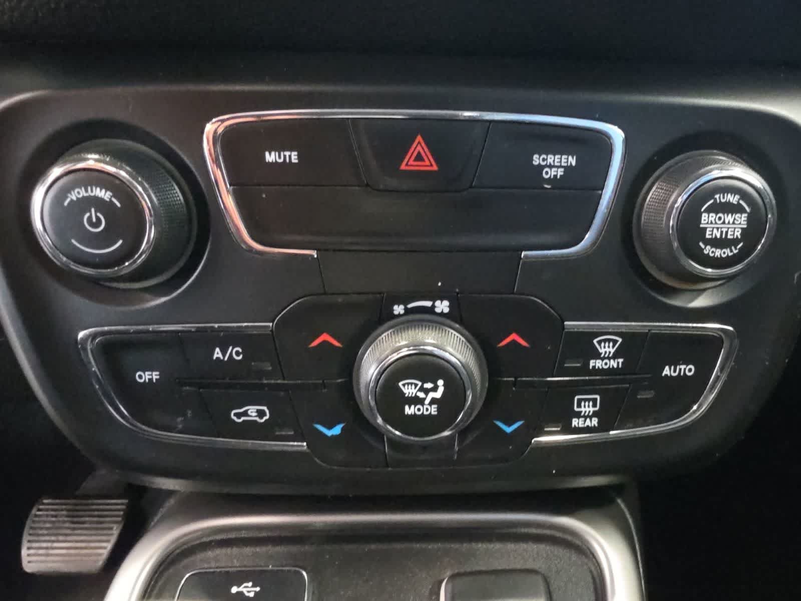 Used 2018 Jeep Compass Latitude w/ Popular Equipment Group FWD image 22