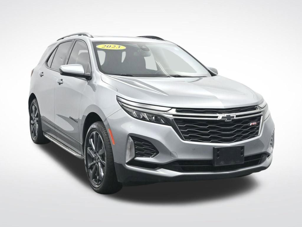 Used 2023 Chevrolet Equinox RS w/ LPO, Hit The Road Package FWD image 3