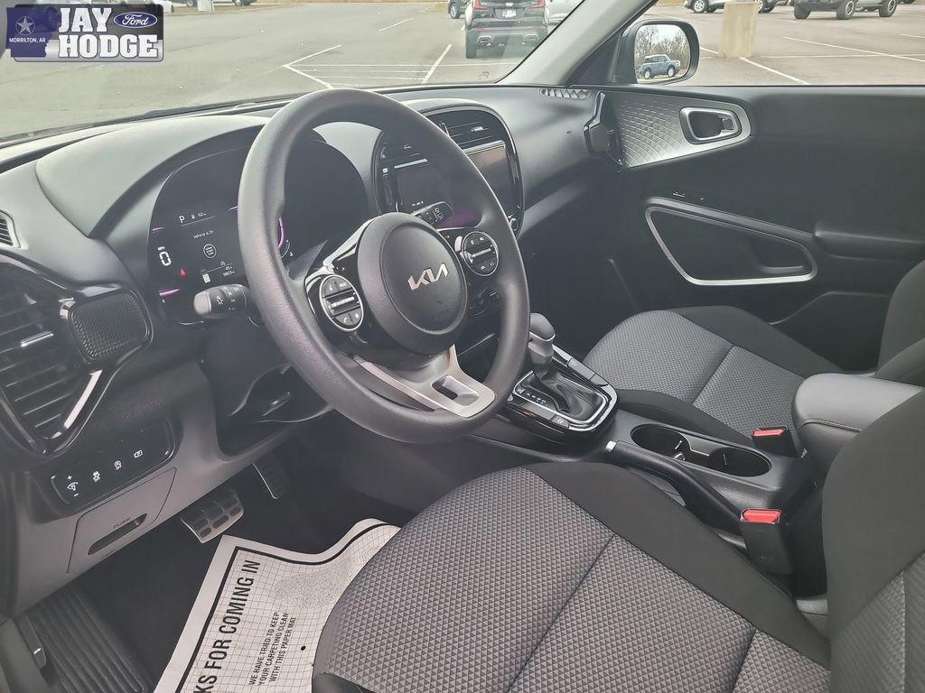 Used 2025 Kia Soul LX w/ LX Technology Package image 11