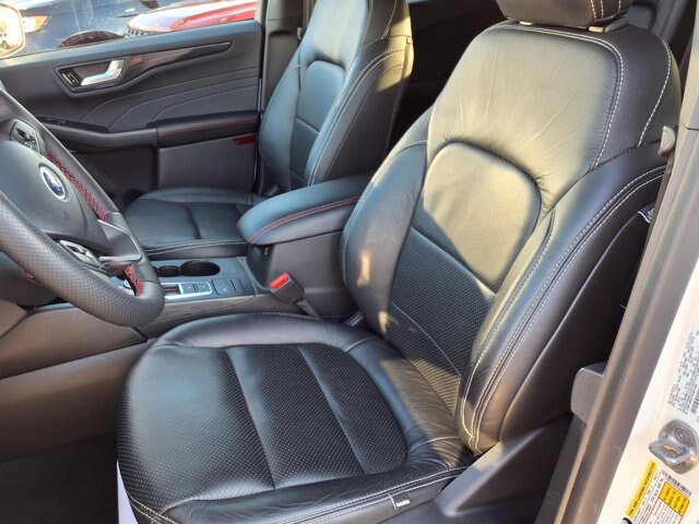 Certified 2024 Ford Escape ST-Line Select AWD/4WD image 3