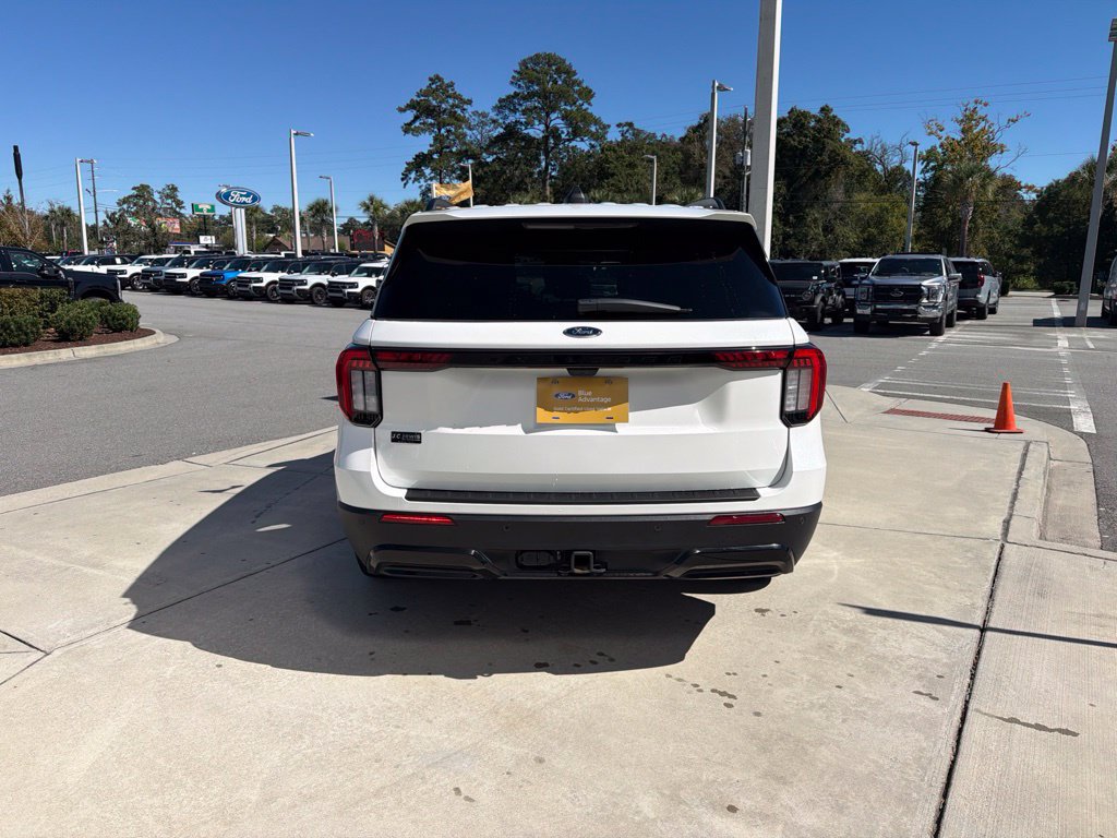 Certified 2025 Ford Explorer ST-Line RWD image 7