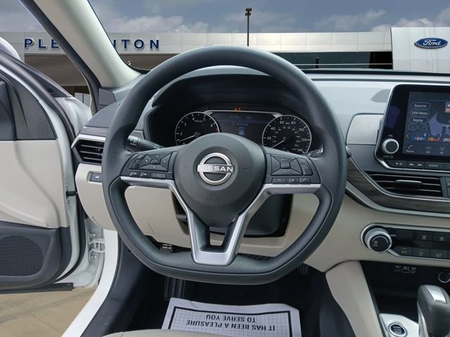 Used 2025 Nissan Altima 2.5 SV FWD image 12