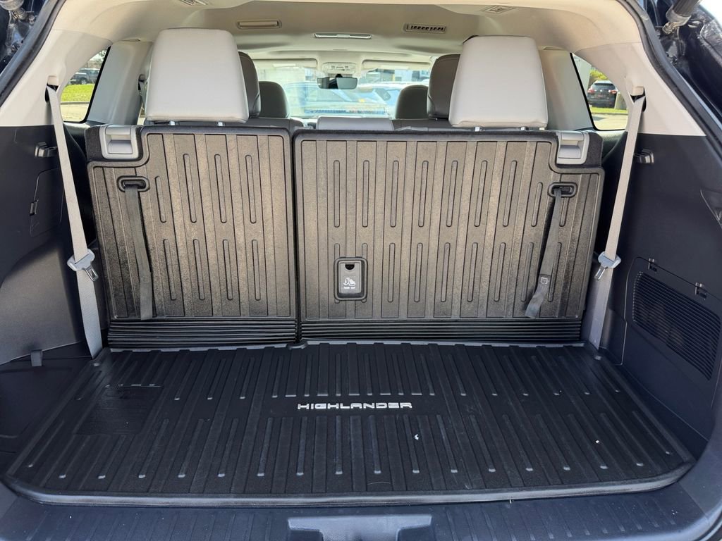 Used 2023 Toyota Highlander XLE AWD/4WD image 20