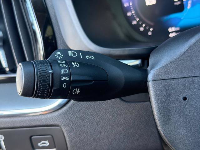 Used 2022 Volvo XC60 B5 Momentum AWD/4WD image 28
