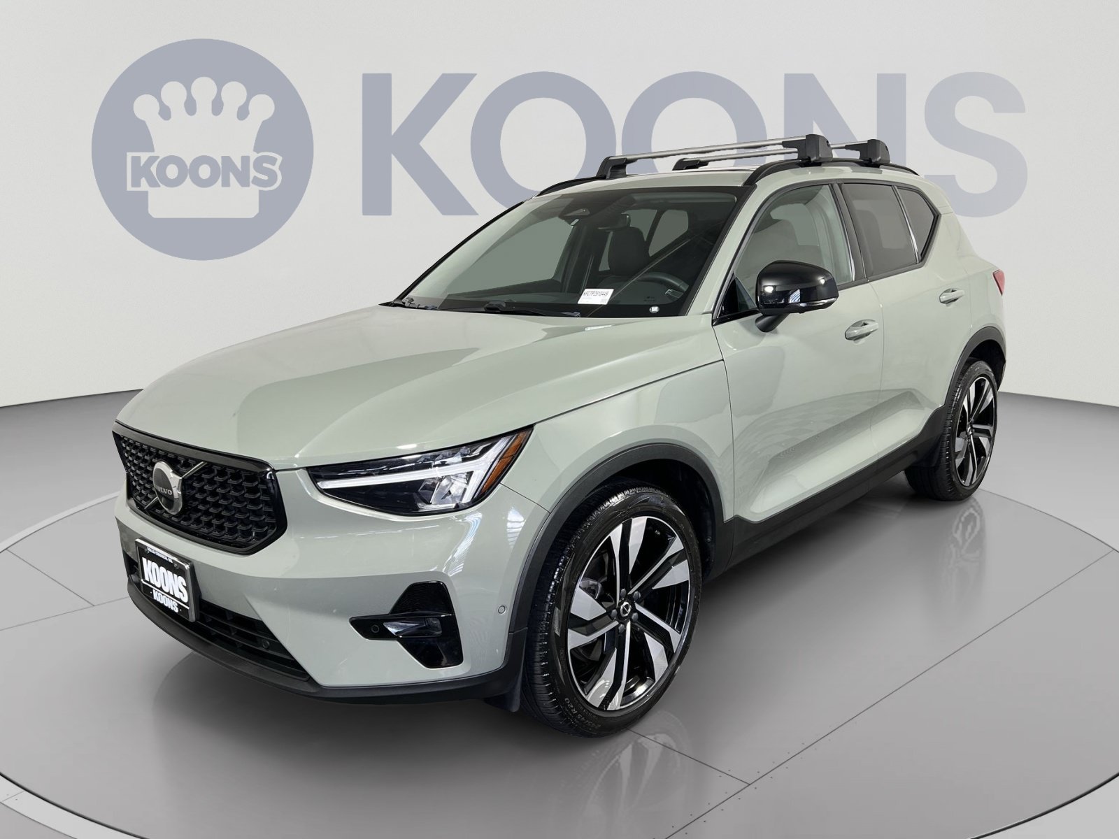 Used 2023 Volvo XC40 B4 Ultimate w/ Climate Package FWD image 1