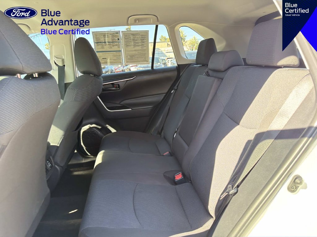 Used 2022 Toyota RAV4 LE AWD/4WD image 14