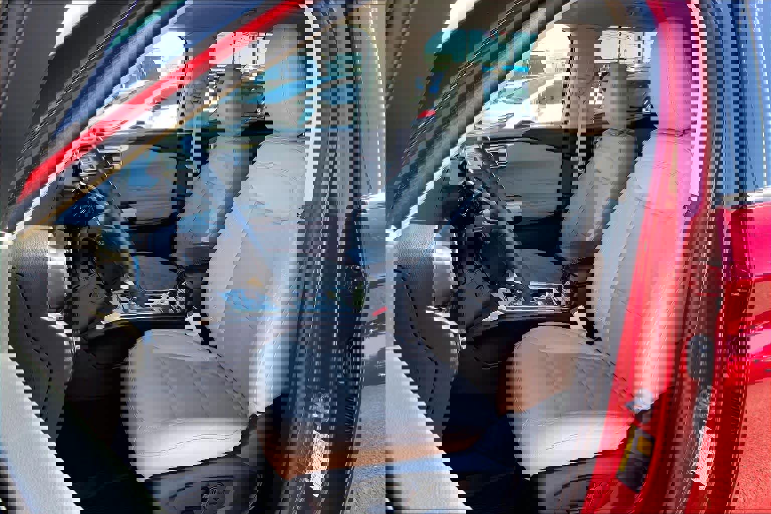 Certified 2022 Ford Explorer Limited w/ Equipment Group 301A image 7