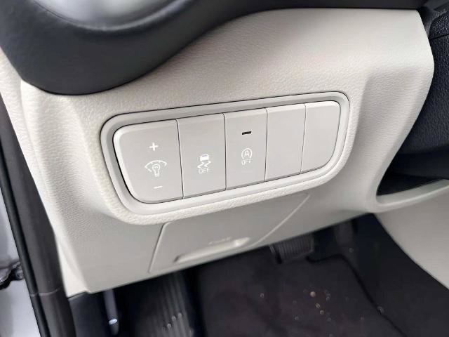 Used 2025 Kia Soul LX w/ LX Technology Package FWD image 18