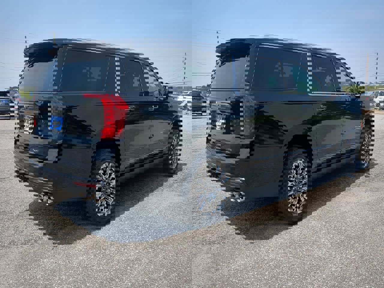 Used 2023 GMC Yukon XL Denali Ultimate image 4