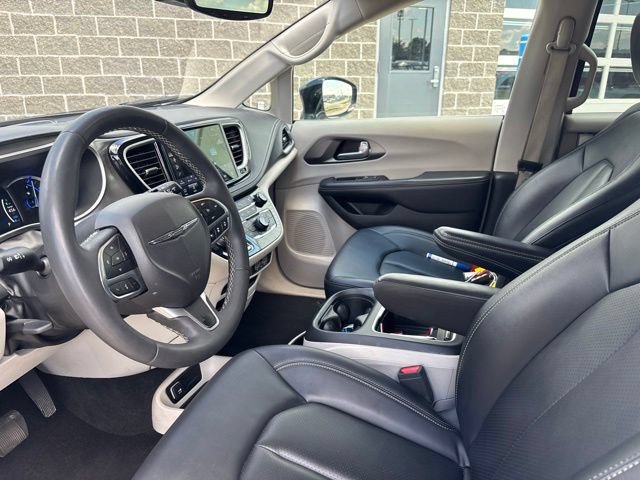 Used 2024 Chrysler Pacifica Limited FWD image 15