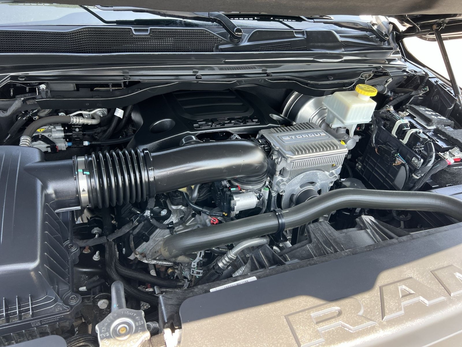 Used 2024 RAM 1500 Laramie AWD/4WD image 27