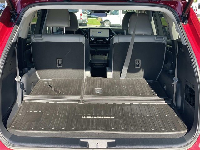 Used 2023 Toyota Highlander Platinum image 34