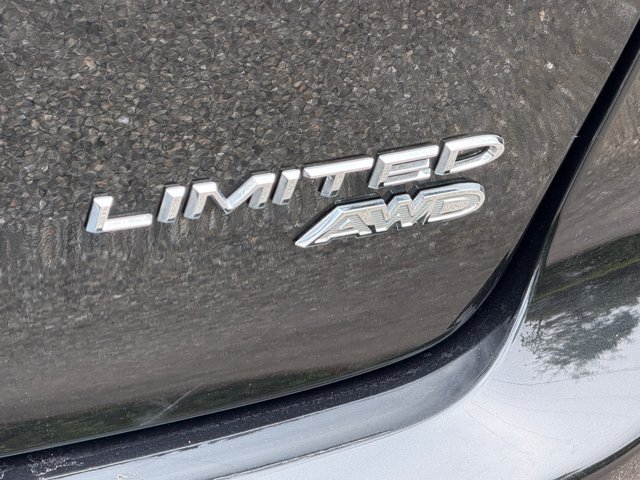 Used 2023 Chrysler Pacifica Limited AWD/4WD image 22