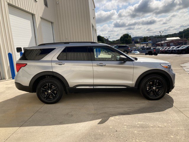 Certified 2020 Ford Explorer XLT w/ Equipment Group 202A AWD/4WD image 10