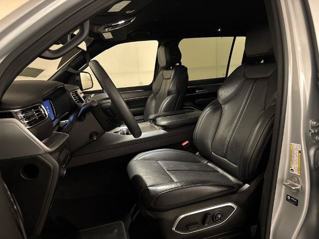 Used 2024 Jeep Wagoneer L Series II w/ Flexible Seating Group RWD image 18