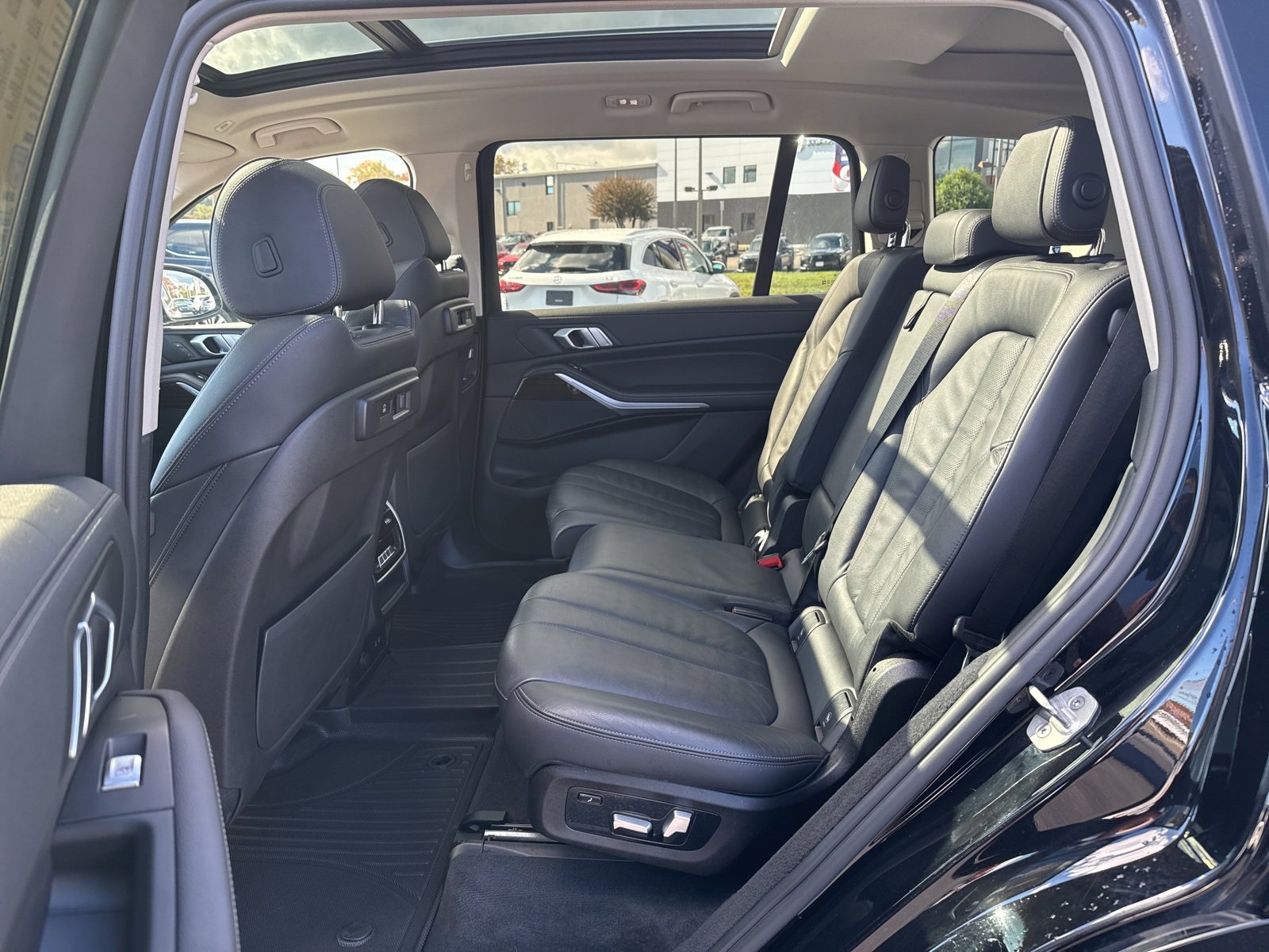 Used 2021 BMW X7 xDrive40i w/ Parking Assistance Package image 5