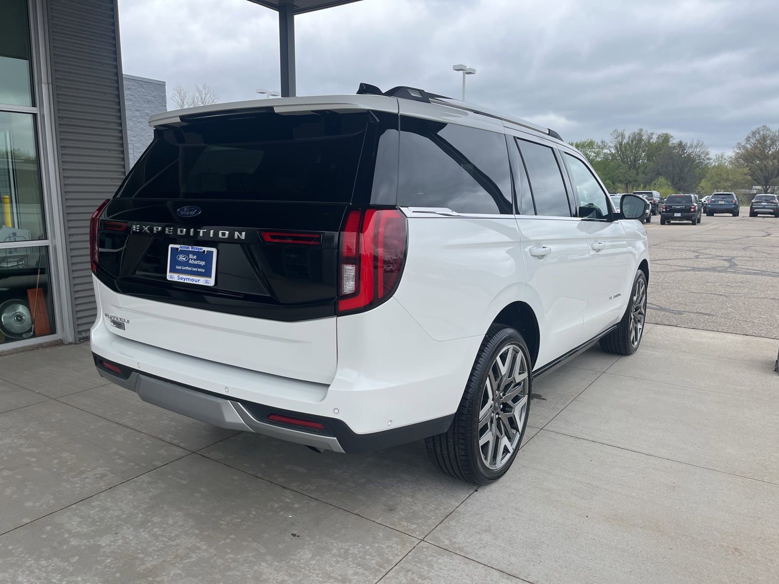 Certified 2025 Ford Expedition Platinum w/ Platinum Ultimate Package AWD/4WD image 6