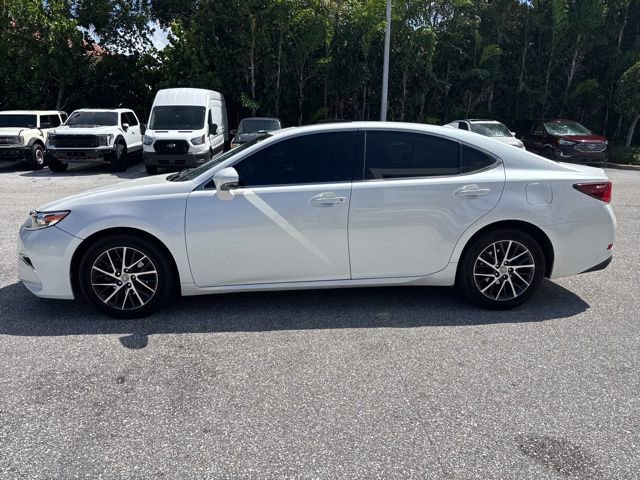 Used 2017 Lexus ES 350 w/ Luxury Package image 2