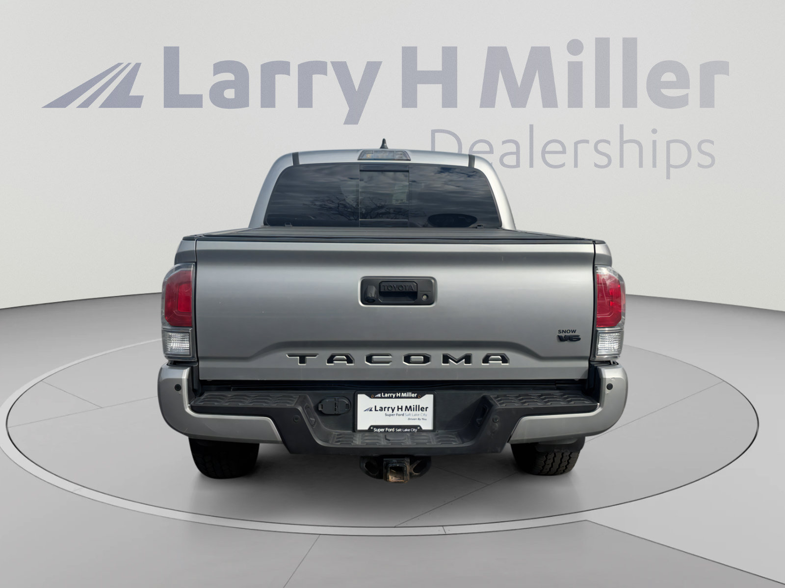 Used 2021 Toyota Tacoma TRD Sport w/ TRD Premium Sport Package AWD/4WD image 4