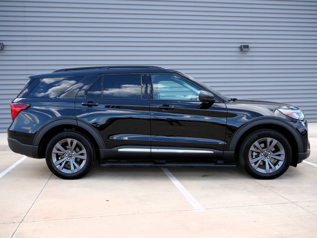 Certified 2025 Ford Explorer Active w/ Active Comfort Package AWD/4WD image 2