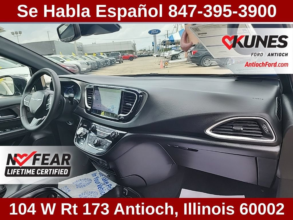 Used 2025 Chrysler Pacifica Select FWD image 52