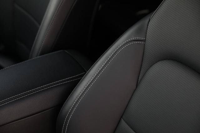 Certified 2025 Ford Escape Platinum AWD/4WD image 19