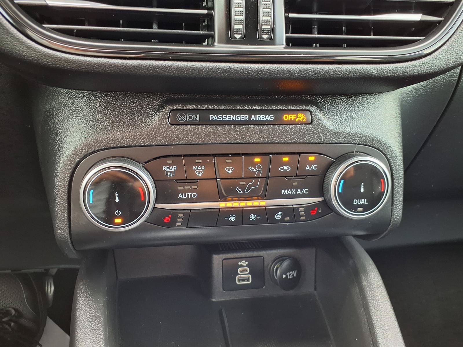 Certified 2025 Ford Escape ST-Line Select AWD/4WD image 23